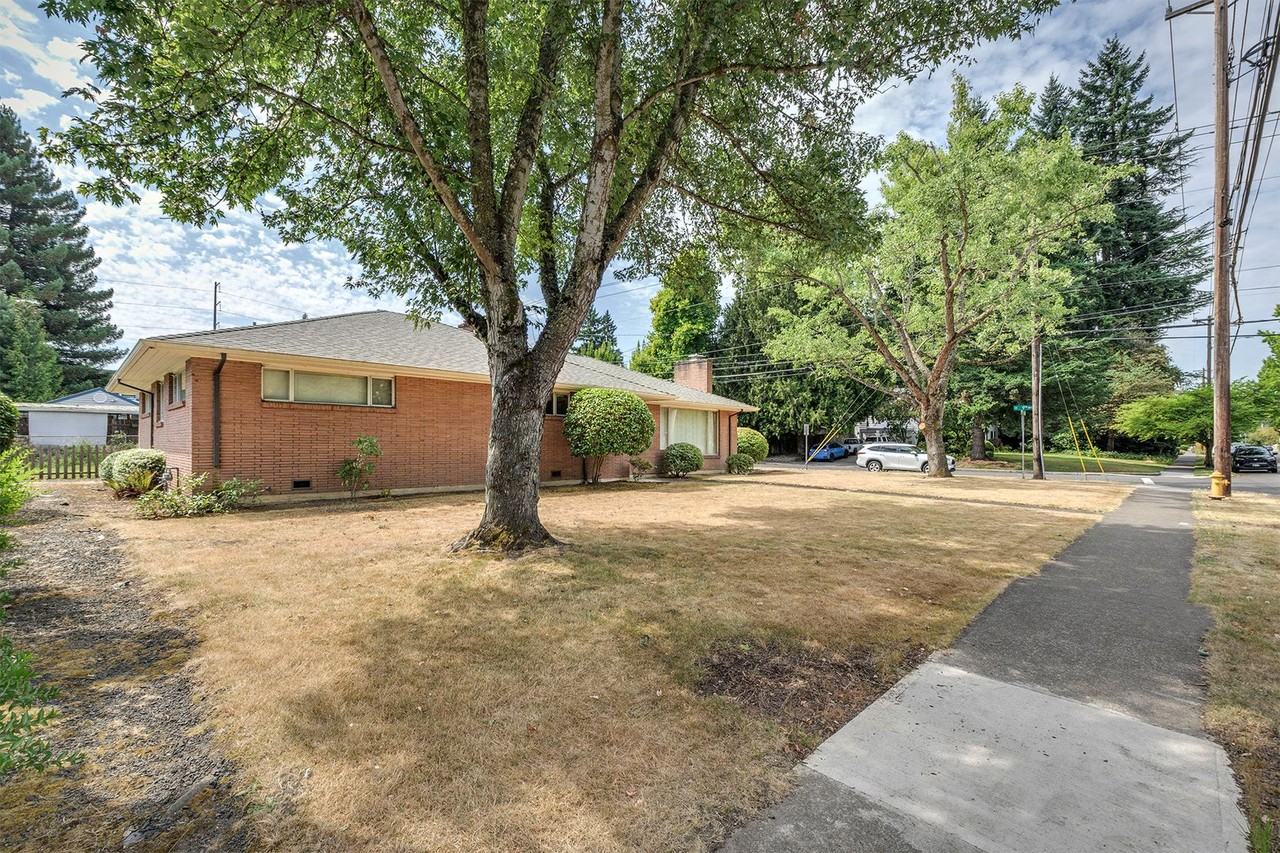 912 E Main St - Photo 4 of 24