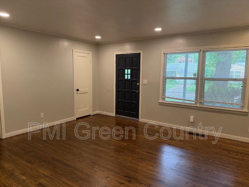 4357 S Rockford Pl - Photo 4 of 20