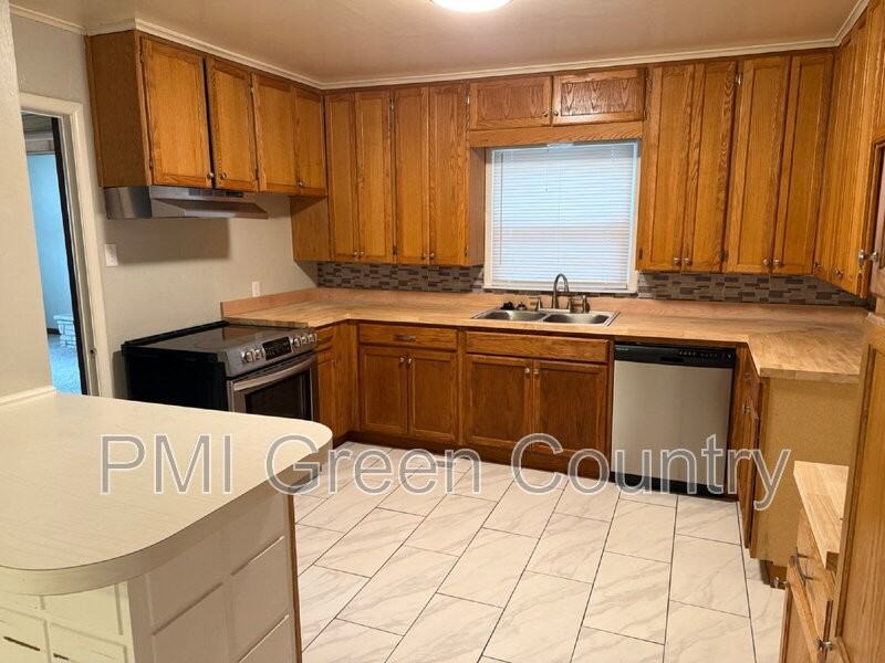 4357 S Rockford Pl - Photo 7 of 20