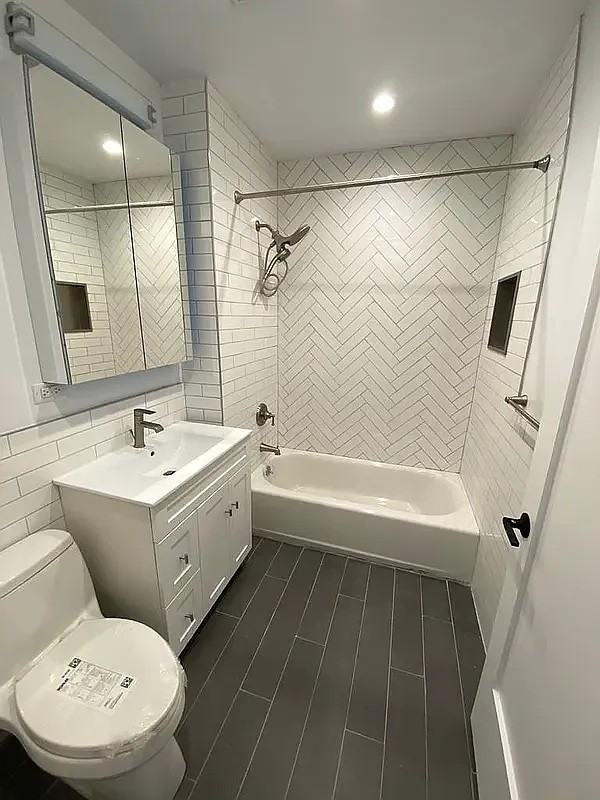 3038 Steinway St - Photo 3 of 3