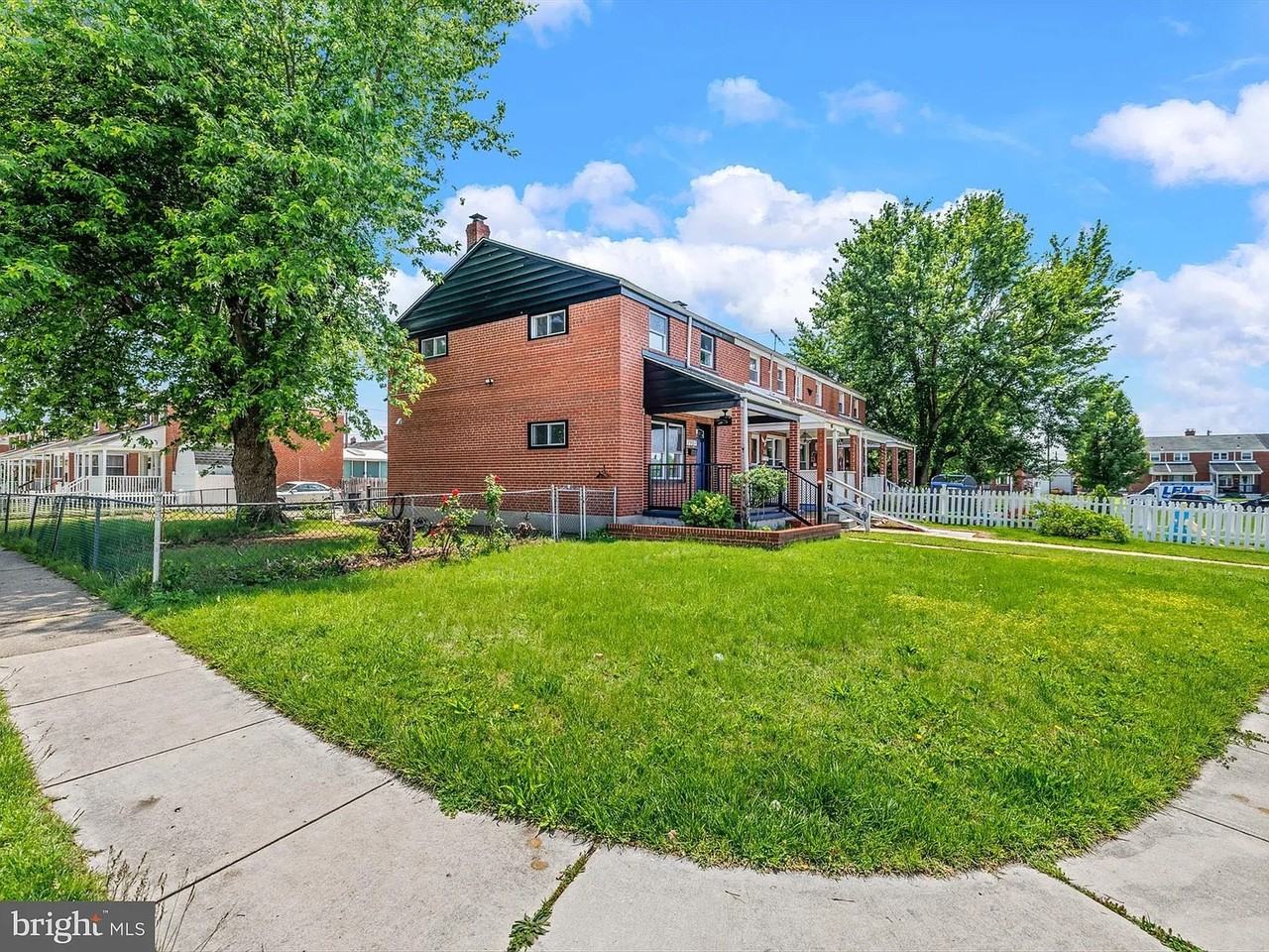 7907 Wallace Rd - Photo 2 of 15