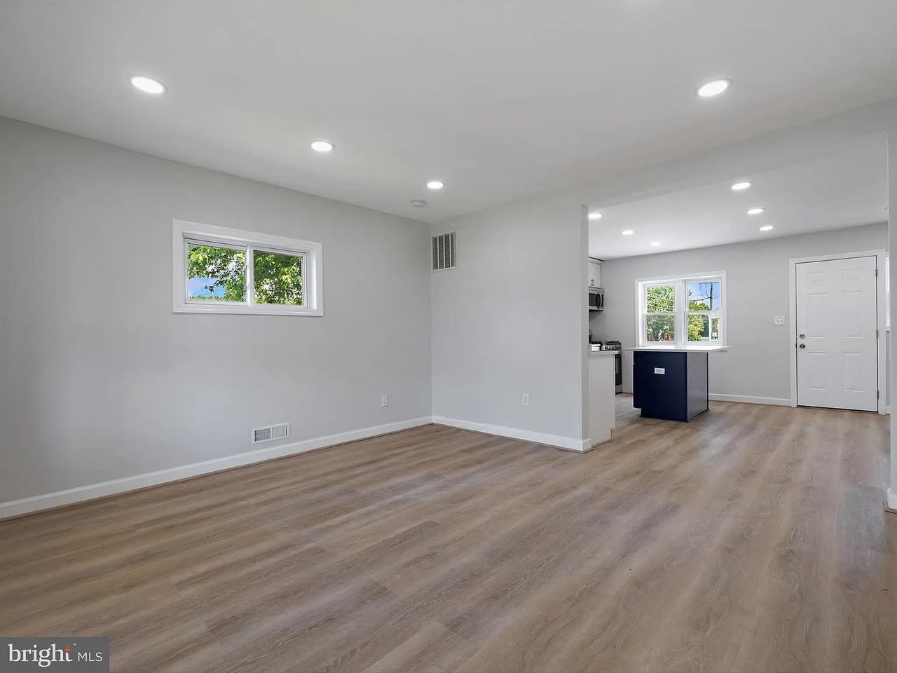 7907 Wallace Rd - Photo 3 of 15