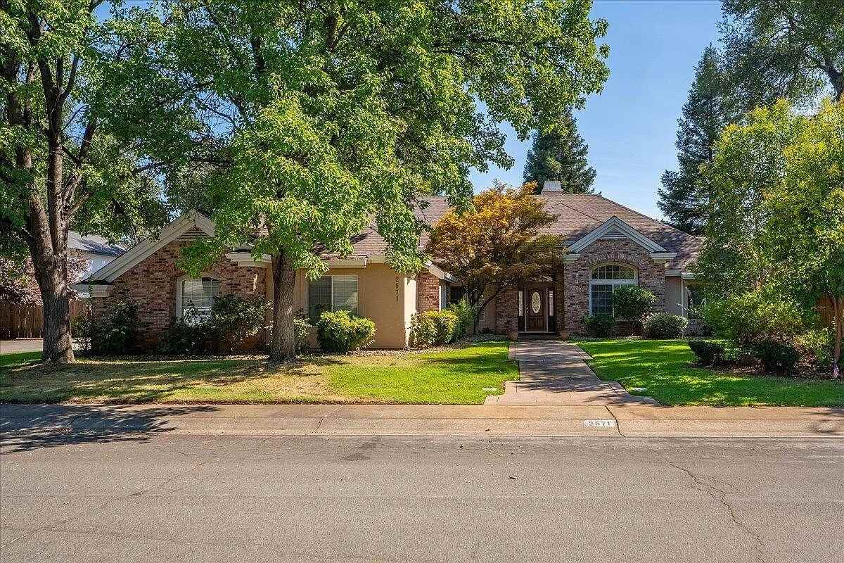 2571 Eastbrook Dr - Photo 2 of 15