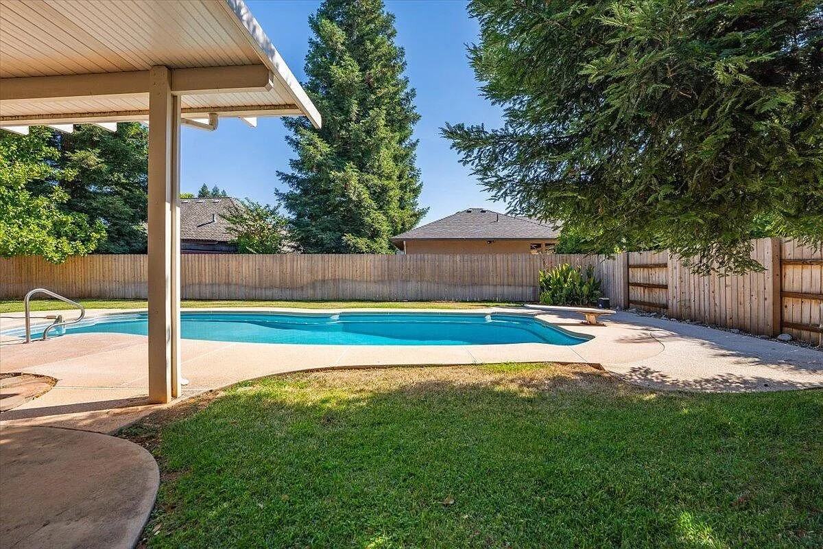 2571 Eastbrook Dr - Photo 3 of 15