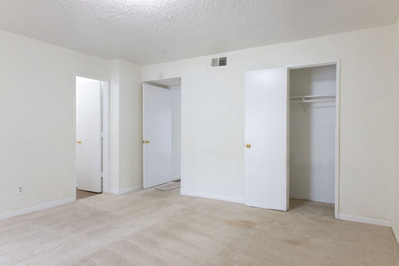 9005 Long Point Rd #17 - Photo 5 of 11