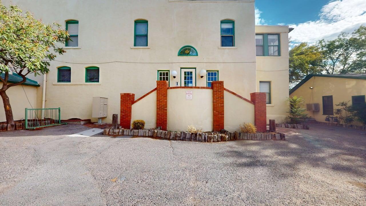 421 Broadway Blvd Se - Photo 2 of 40