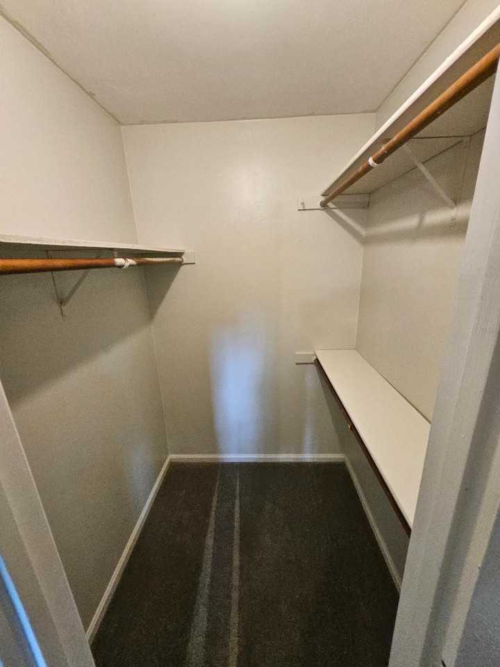 713 S Rosemont Rd Unit B - Photo 2 of 10