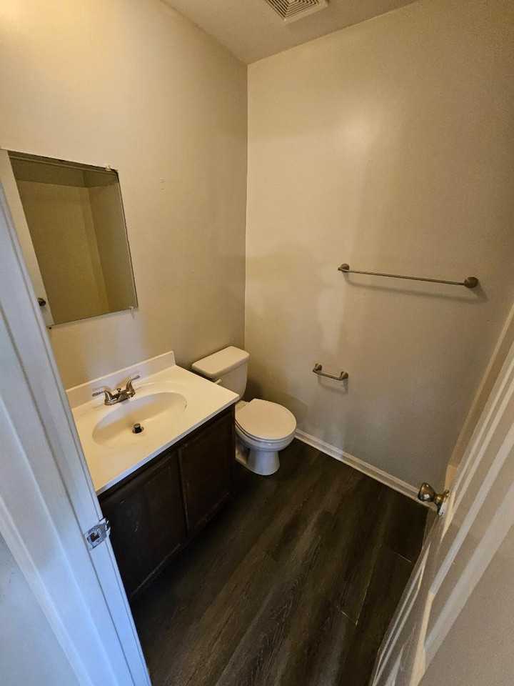 713 S Rosemont Rd Unit B - Photo 3 of 10