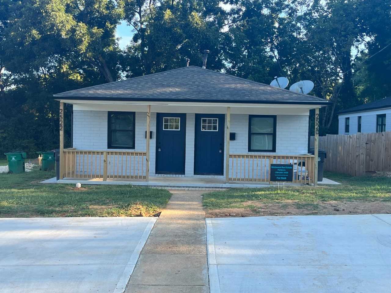 2520 Dundeen St - Photo 2 of 7