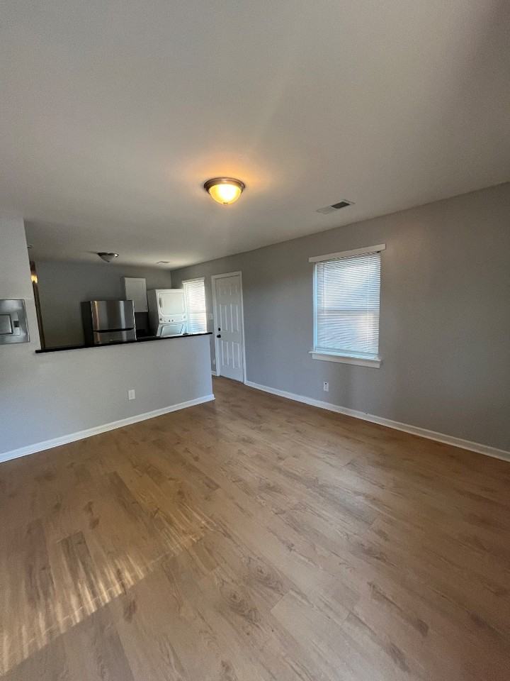 2520 Dundeen St - Photo 3 of 7