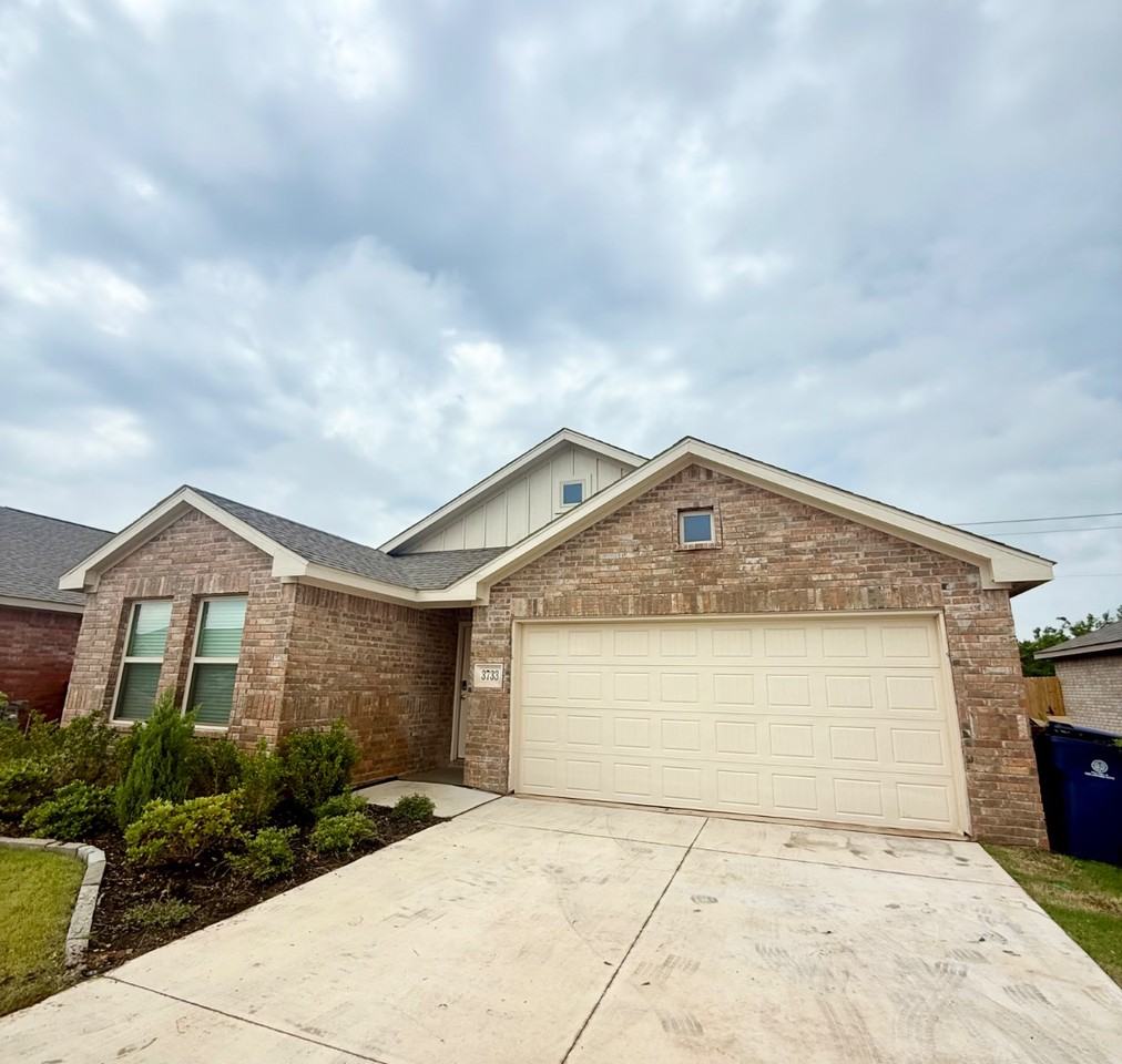 3733 Palmetto Bluff Dr - Photo 3 of 10