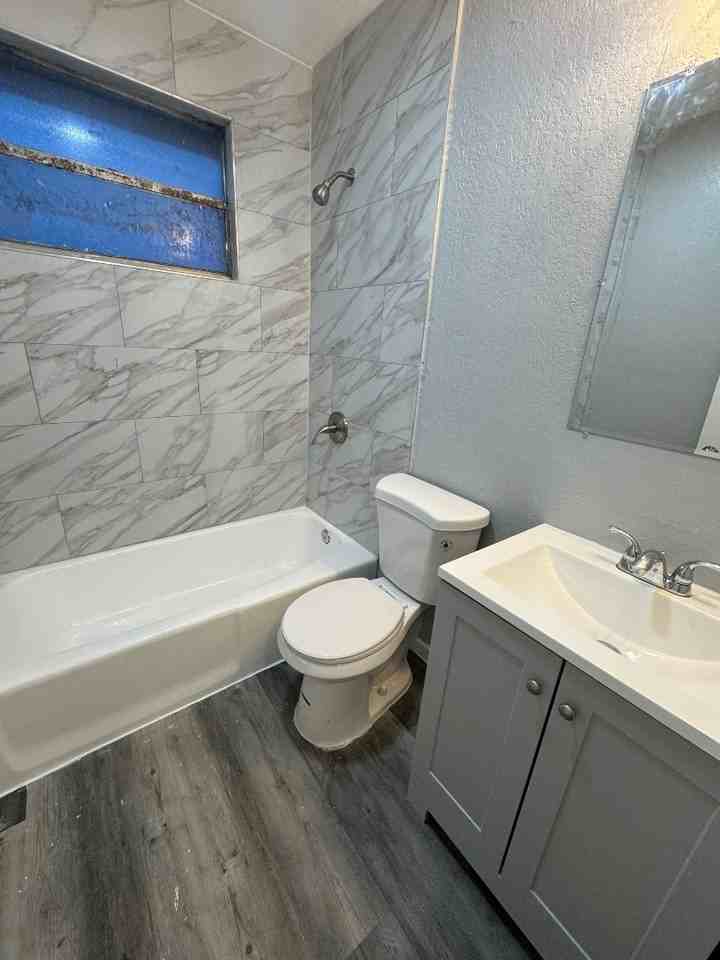 699 SW 6th St - Photo 2 of 5