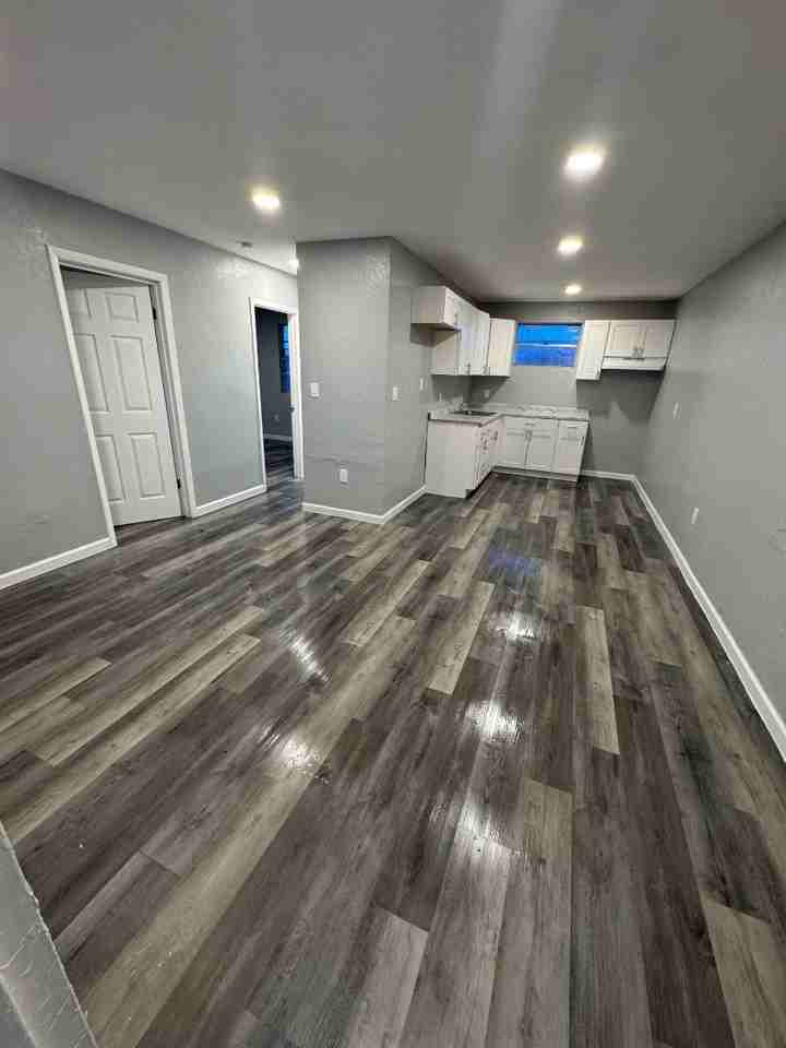 699 SW 6th St - Photo 3 of 5