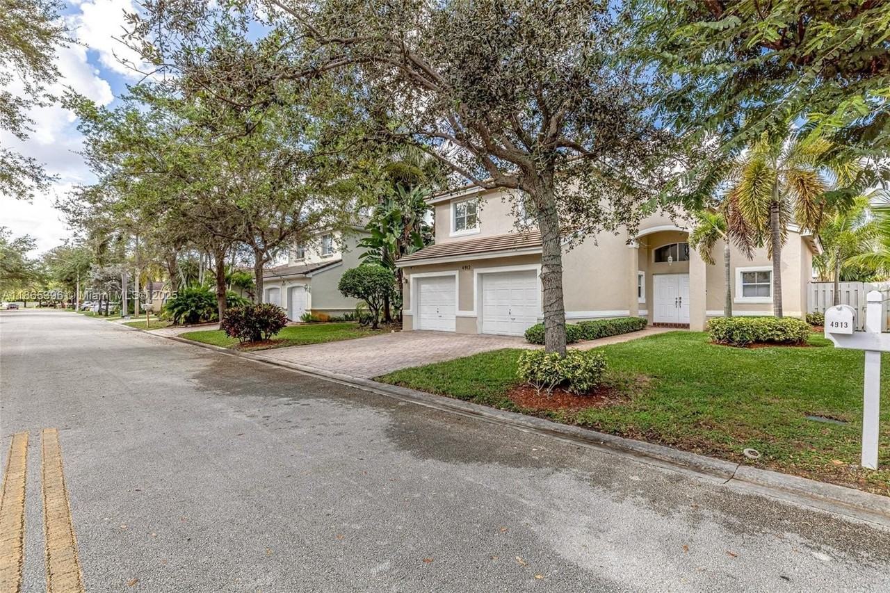 4913 Sw 32nd Way - Photo 3 of 27