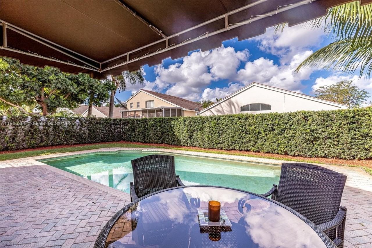 4913 Sw 32nd Way - Photo 6 of 27