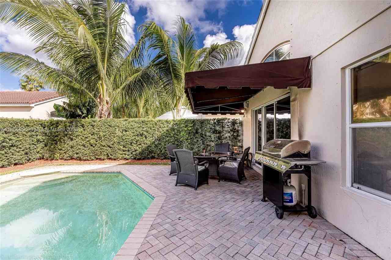 4913 Sw 32nd Way - Photo 7 of 27