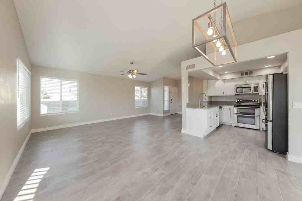 8741 W Greenbrian Dr - Photo 6 of 16