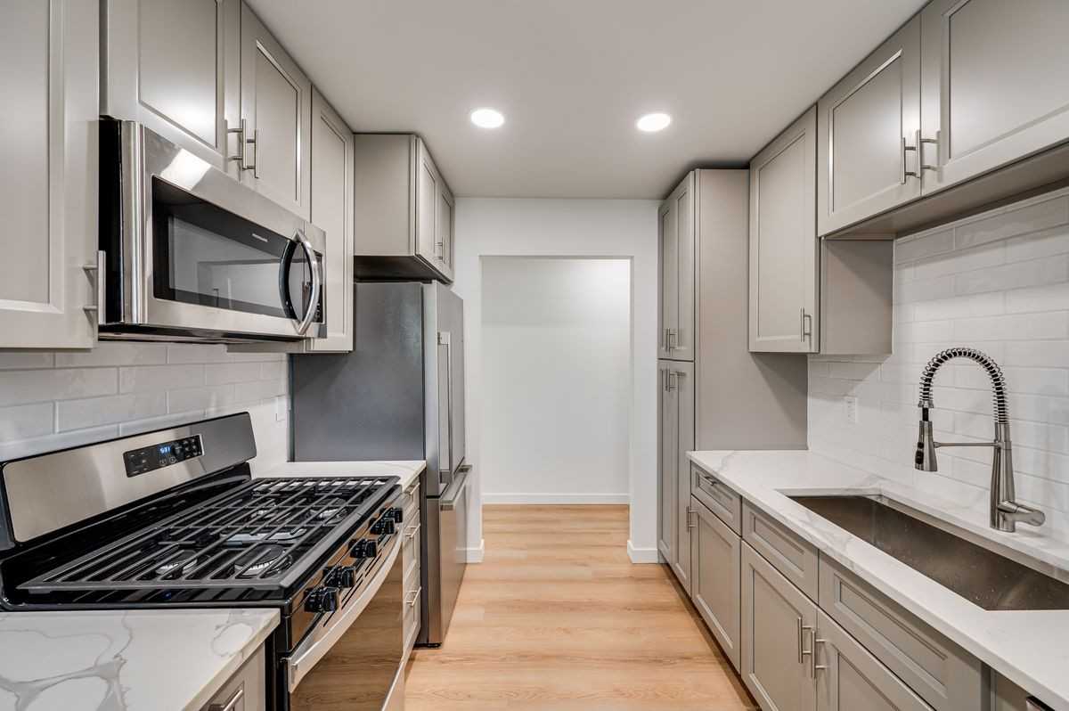 626 Ne 19th Ave - Photo 2 of 9