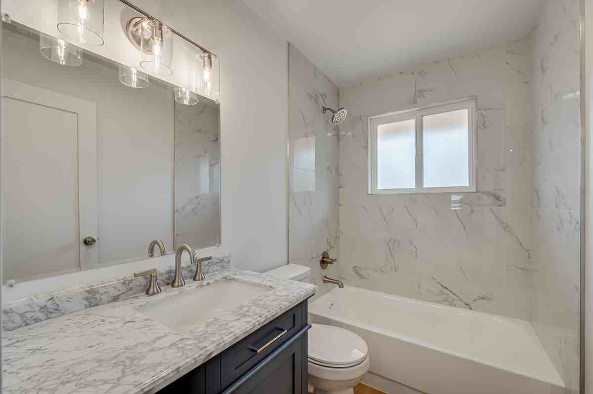 626 Ne 19th Ave - Photo 3 of 9