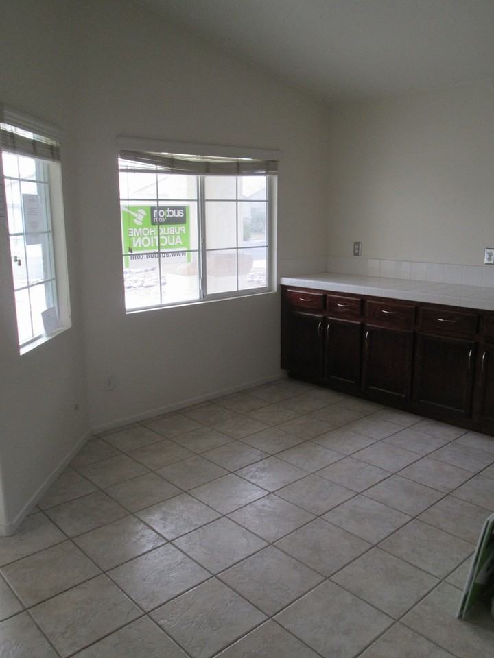 1018 Elliot Park Ave - Photo 6 of 13