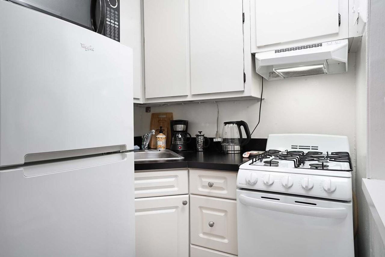 328 E 74th St #1031979P - Photo 4 of 18