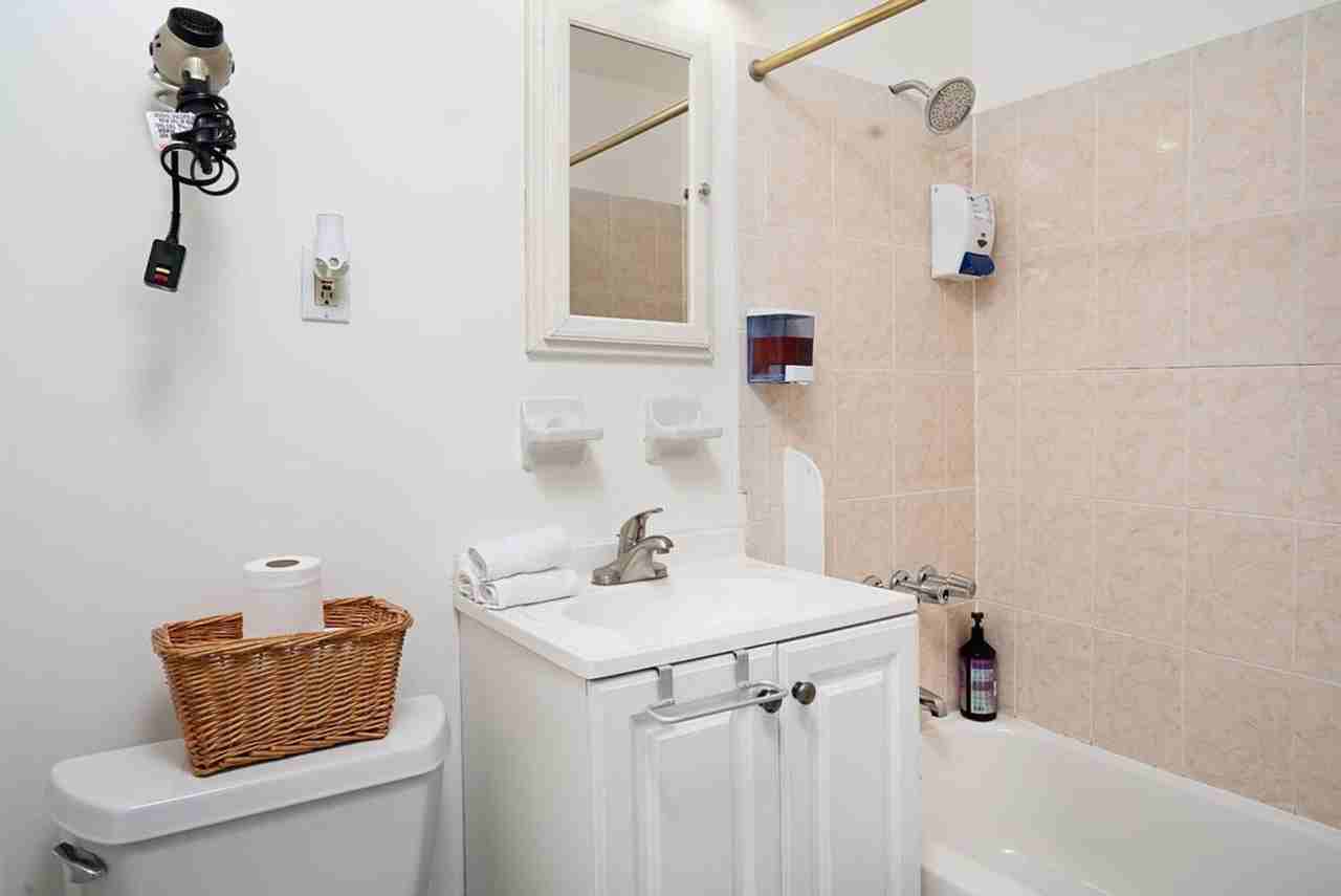 328 E 74th St #1031979P - Photo 5 of 18