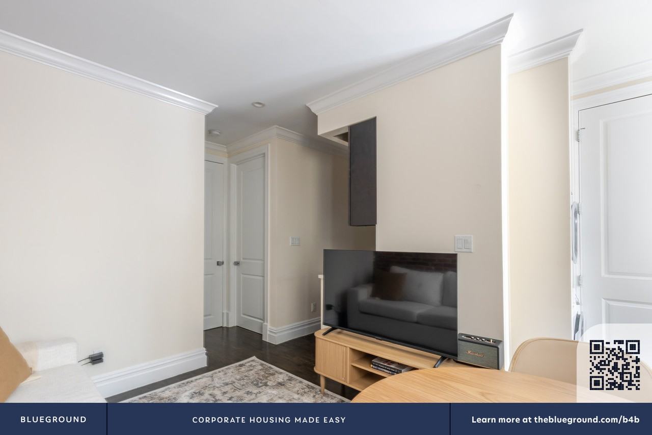 239 Elizabeth St #1975 - Photo 5 of 22