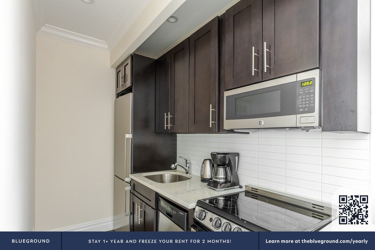 239 Elizabeth St #1975 - Photo 7 of 22