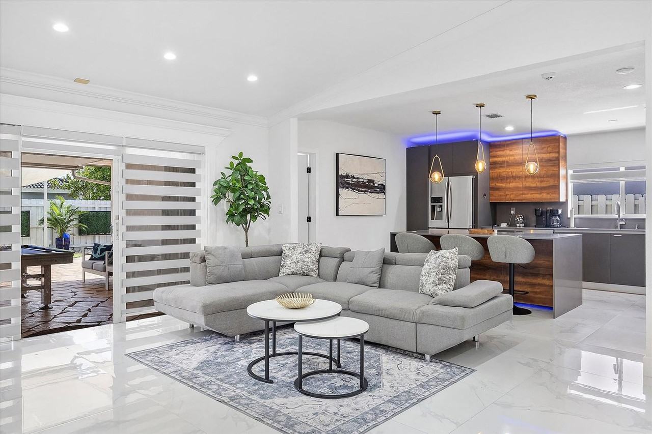 14236 Southwest 164th Terrace #1269390P - Photo 2 of 32