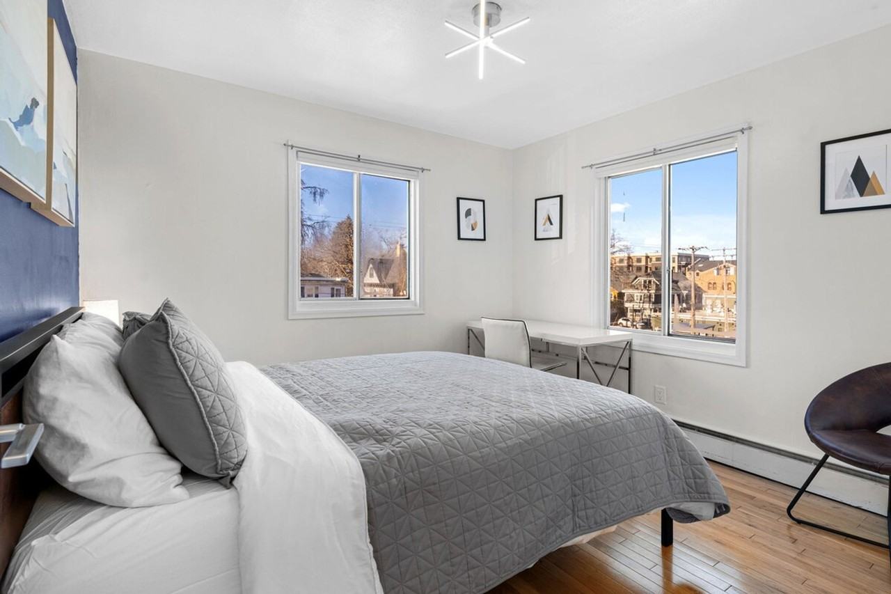 3024 Humboldt Ave S #1272806P - Photo 6 of 35