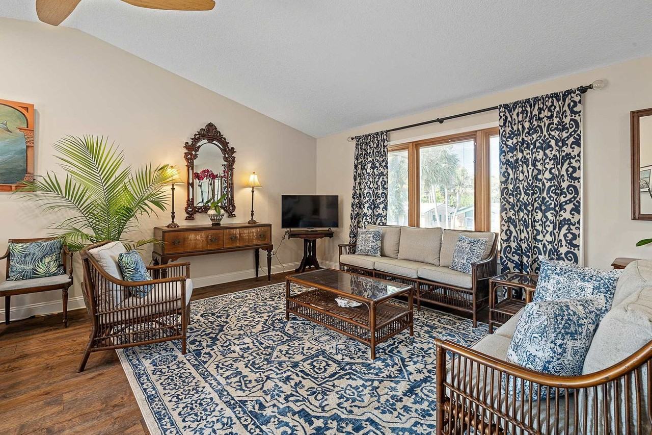 430 Arricola Ave #1281991P - Photo 7 of 50