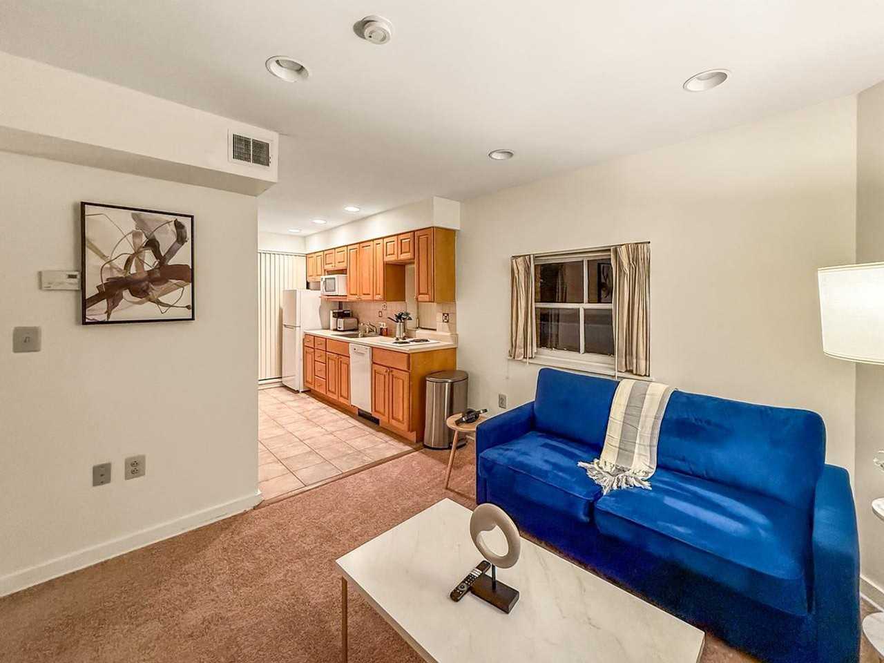 250 S 17th St #1285556P - Photo 3 of 10