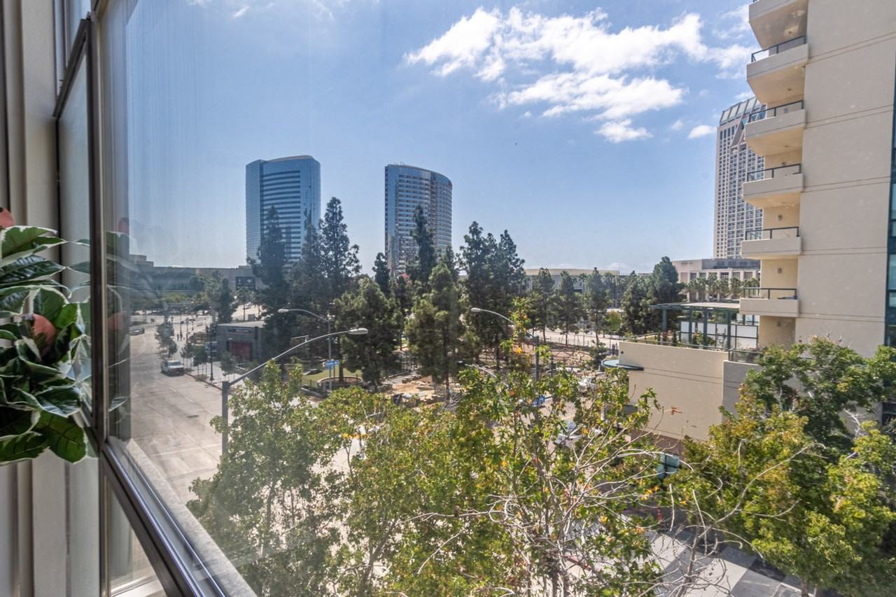 555 Front St #1288263P - Photo 3 of 38