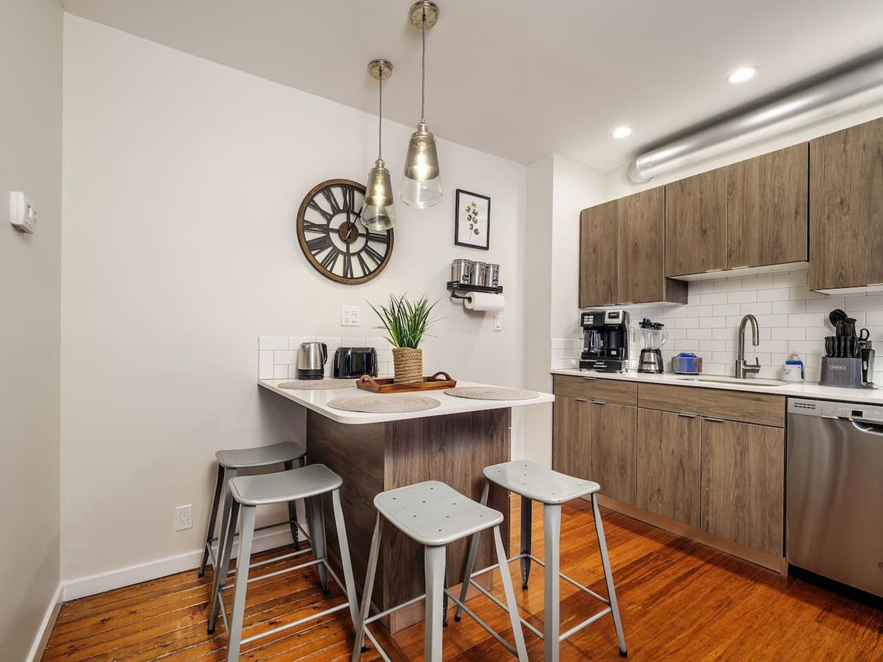 219 Vine St #1289447P - Photo 7 of 21