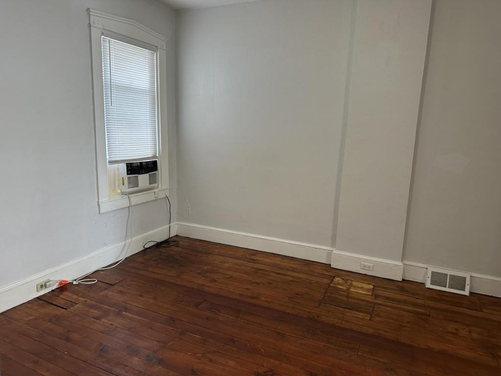 719 Columbia Ave - Photo 3 of 7