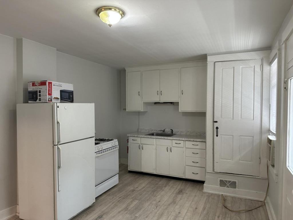 719 Columbia Ave - Photo 6 of 7