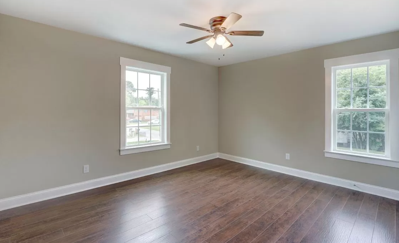 3104 Lincoln St - Photo 3 of 32