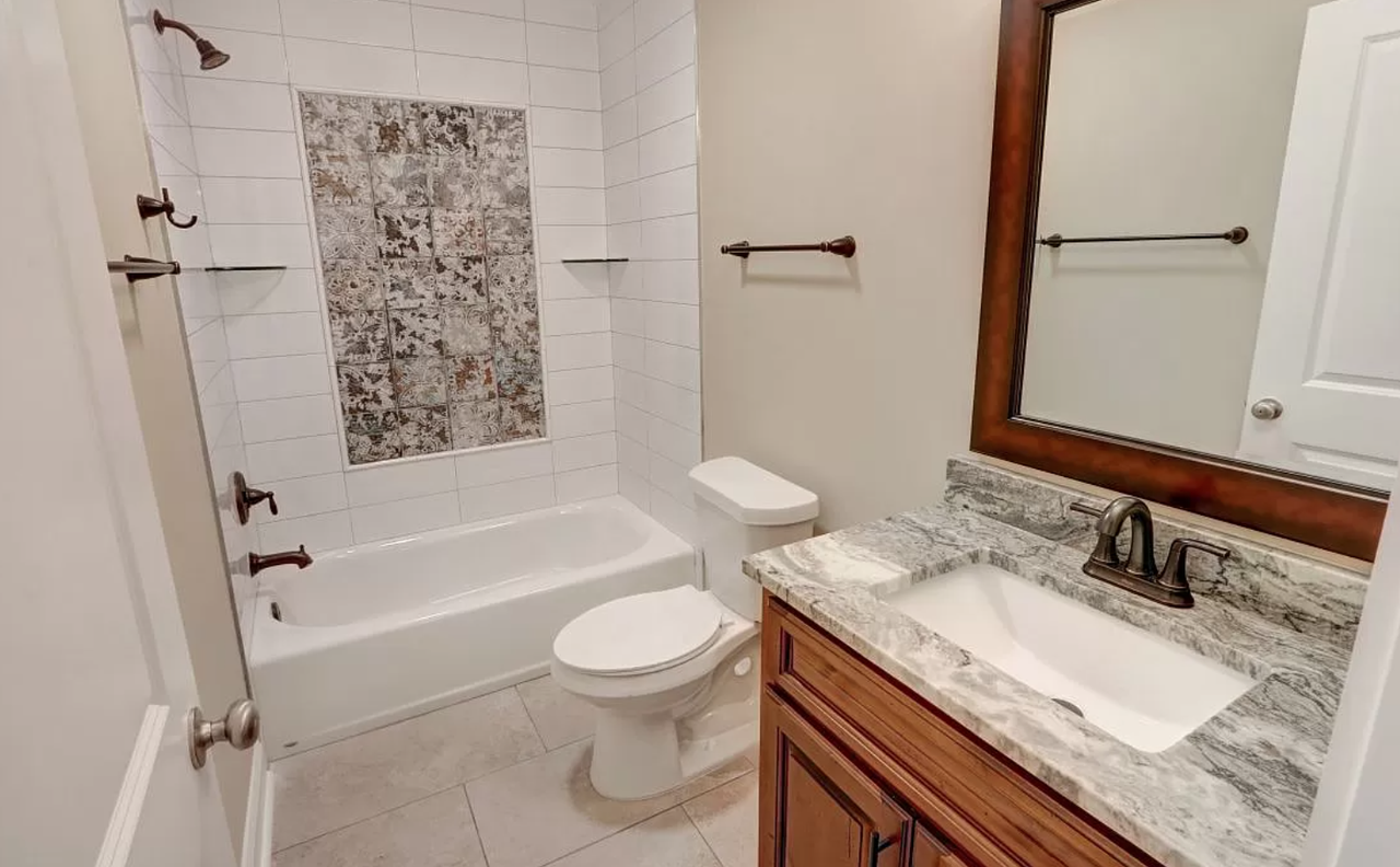 3104 Lincoln St - Photo 7 of 32