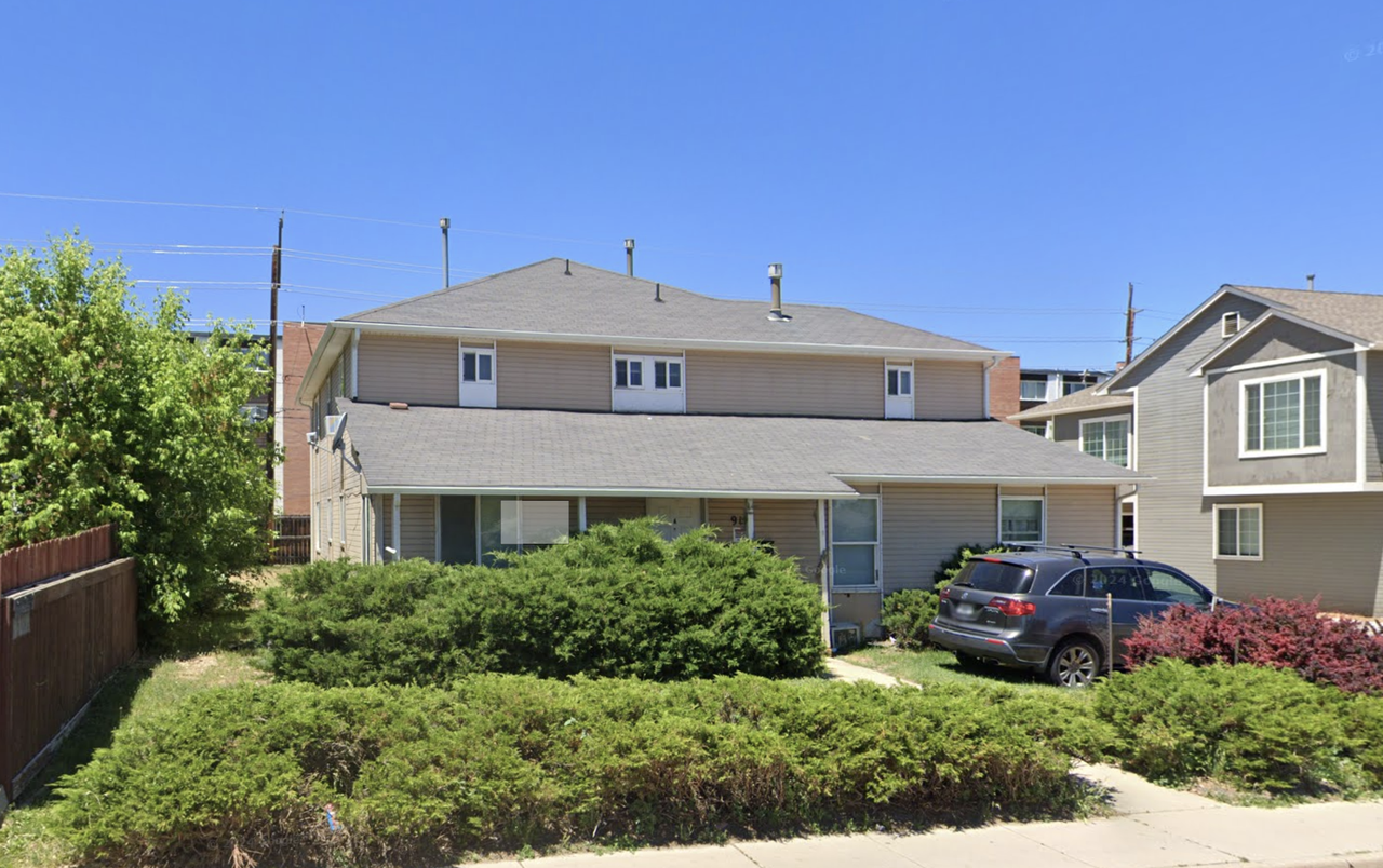 915 30th St #C - Photo 3 of 25