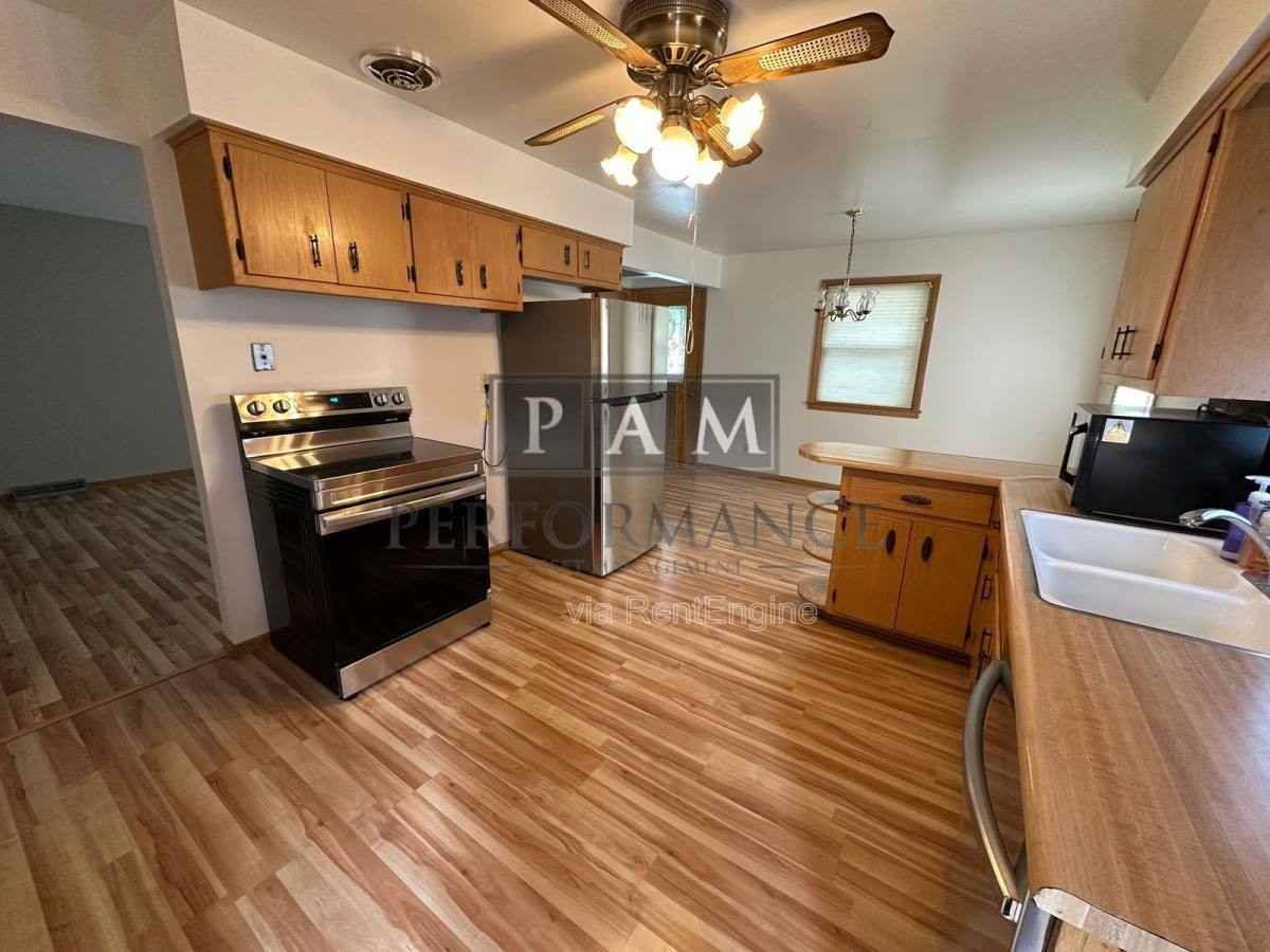 2517 W Halsey Ave - Photo 3 of 10