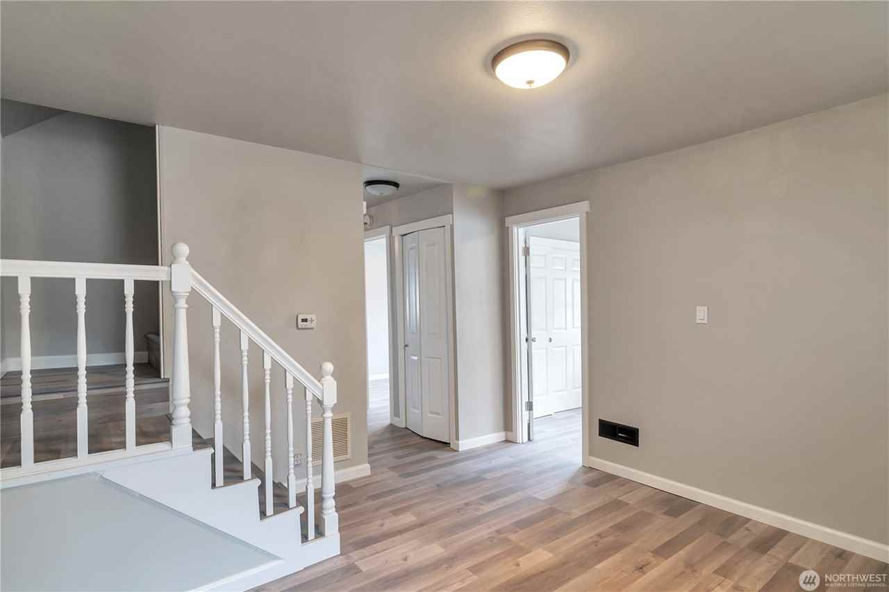 730 S Elmgrove St - Photo 3 of 11