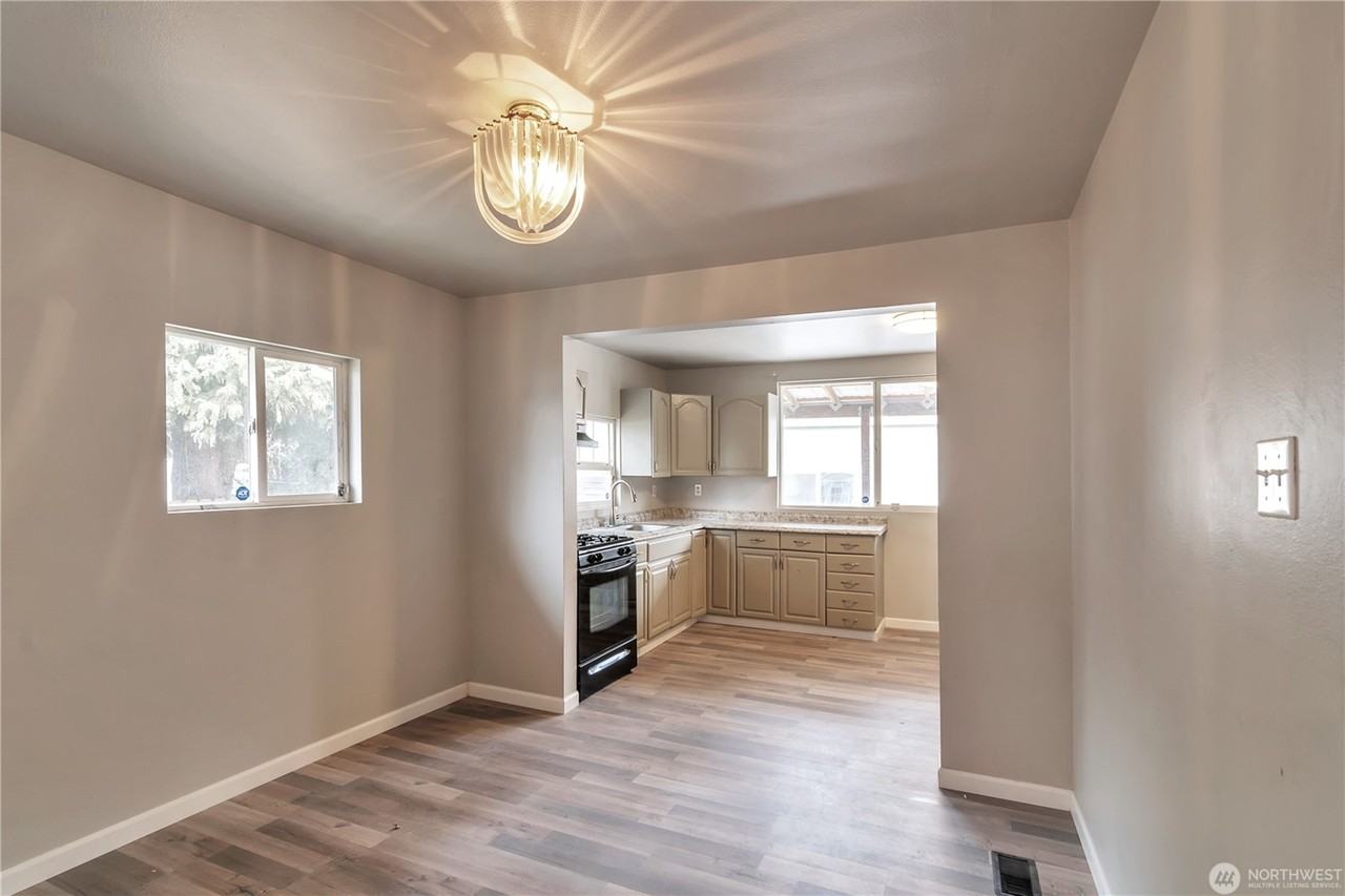 730 S Elmgrove St - Photo 4 of 11