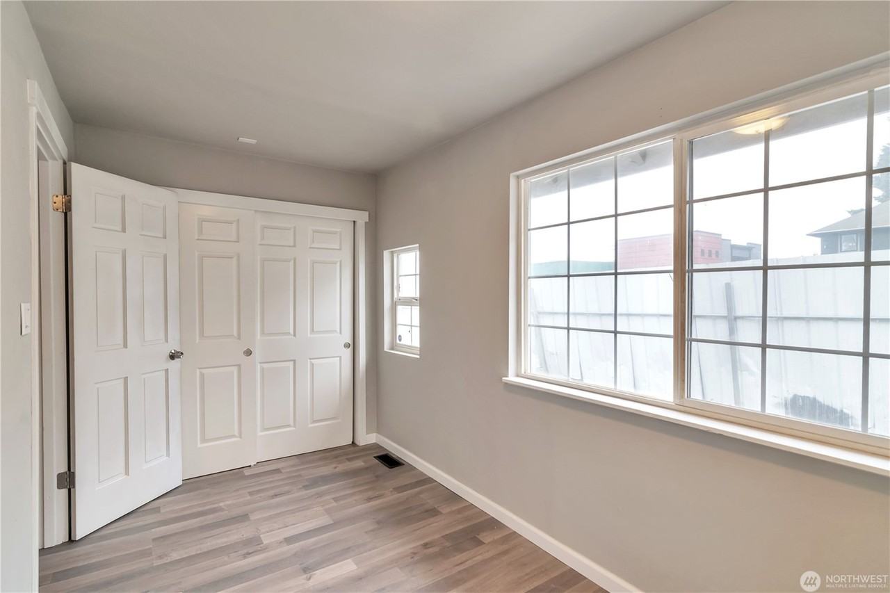 730 S Elmgrove St - Photo 6 of 11