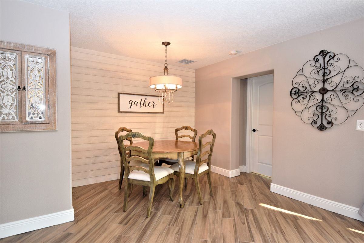 1495 Hannah Dr - Photo 4 of 22