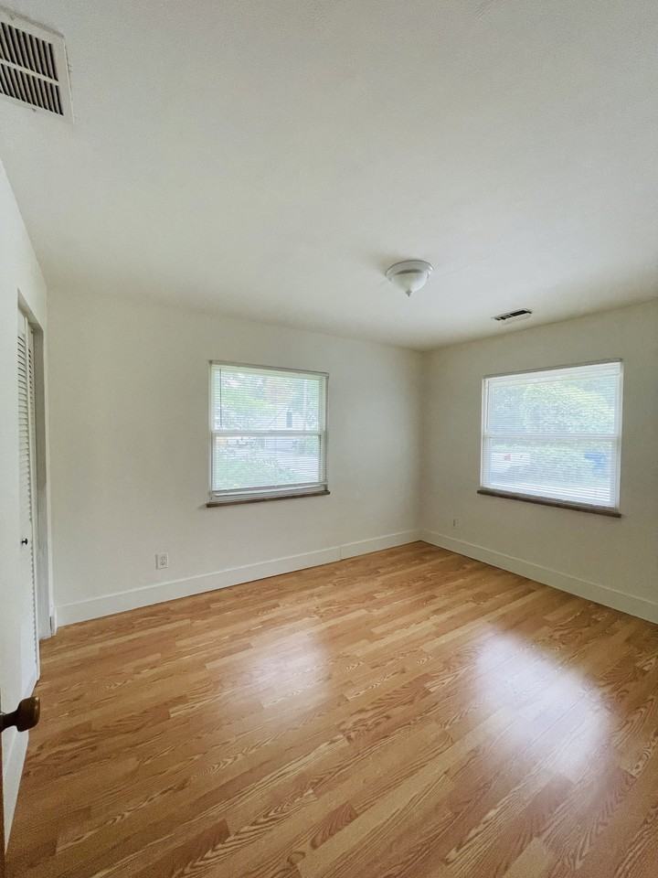 209 E Home St #209 - Photo 4 of 17