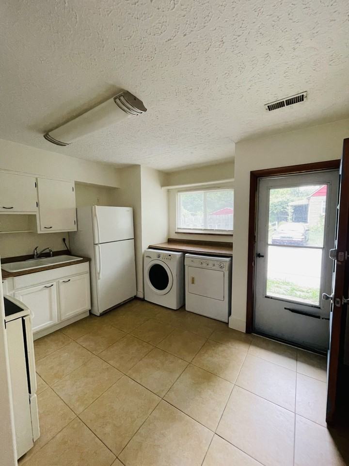 209 E Home St #209 - Photo 6 of 17