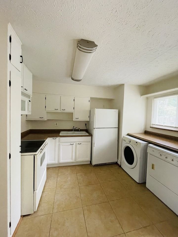 209 E Home St #209 - Photo 3 of 17