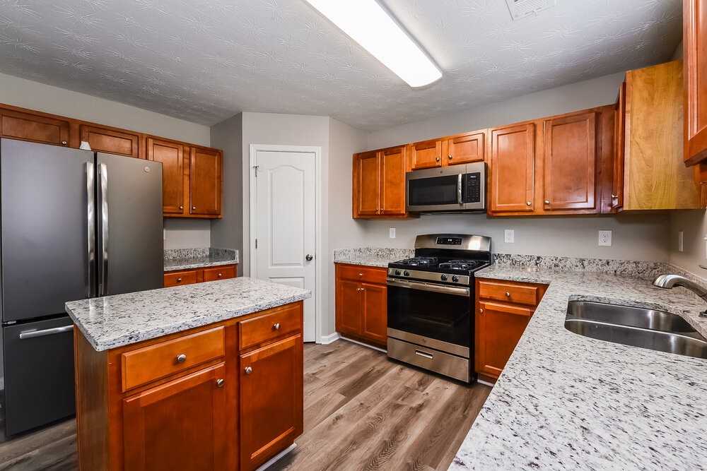 657 Howell Dr - Photo 6 of 17