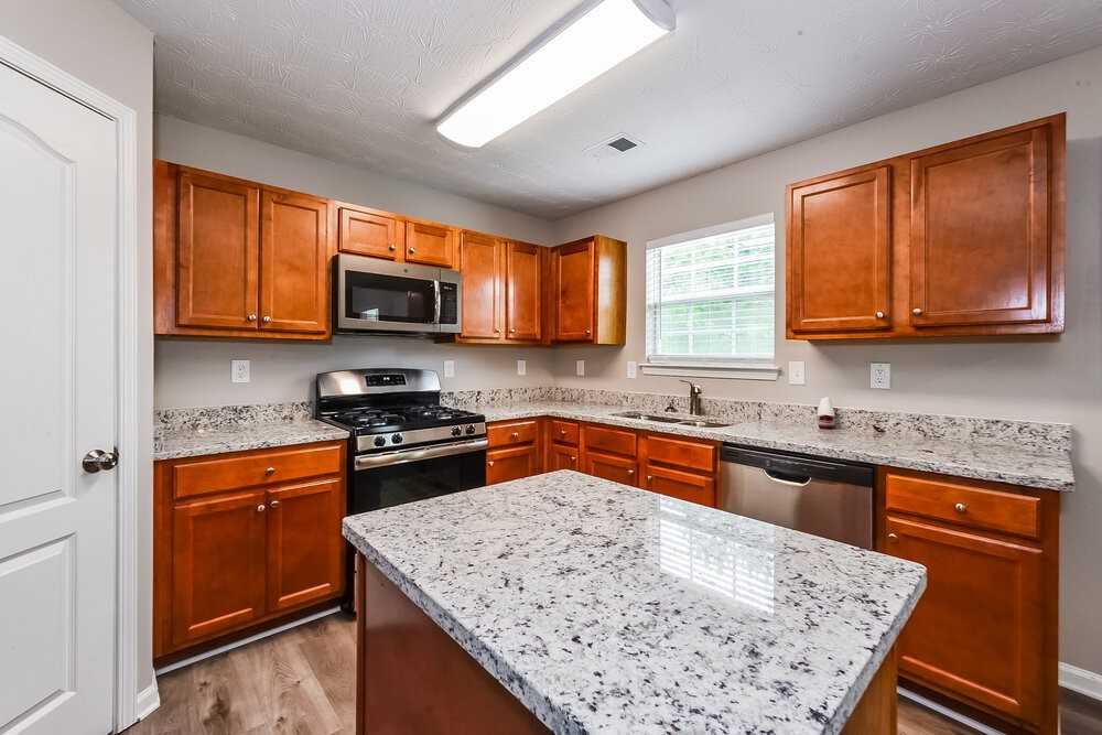 657 Howell Dr - Photo 7 of 17