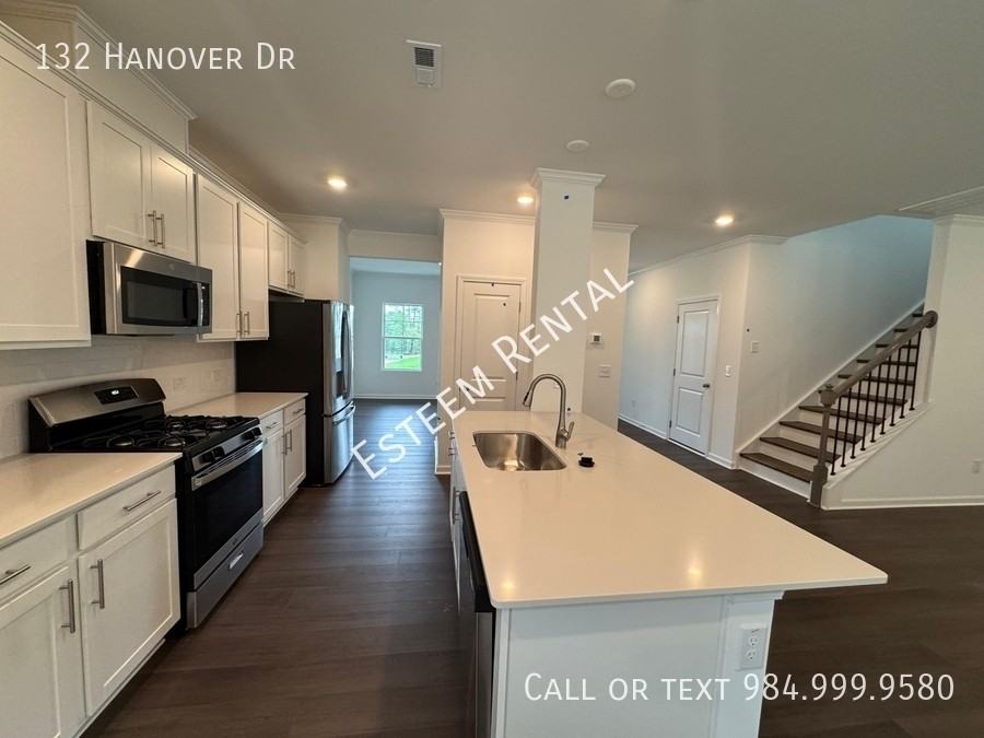 132 Hanover Dr - Photo 2 of 34